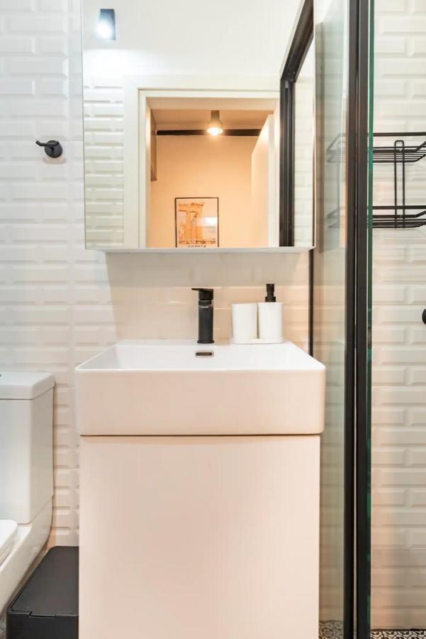 Cute Tiny Apartment In The Heart Of Flisvos Athens Ngoại thất bức ảnh